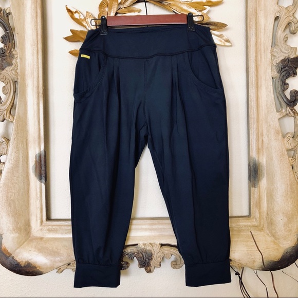 {Lole} lightweight jogger crops in black - Picture 2 of 6